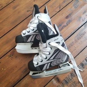 Reebok 8J Ice Skates